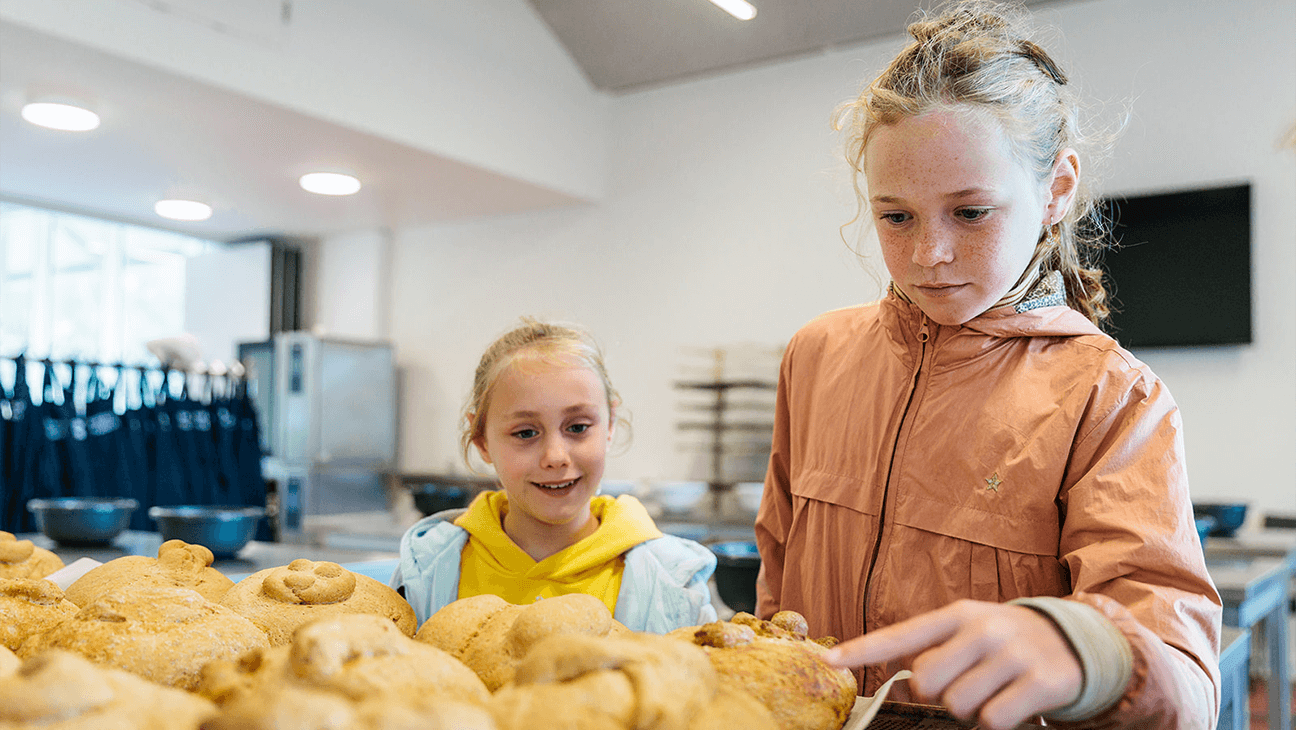 Kinderen in het bakkerijmuseum