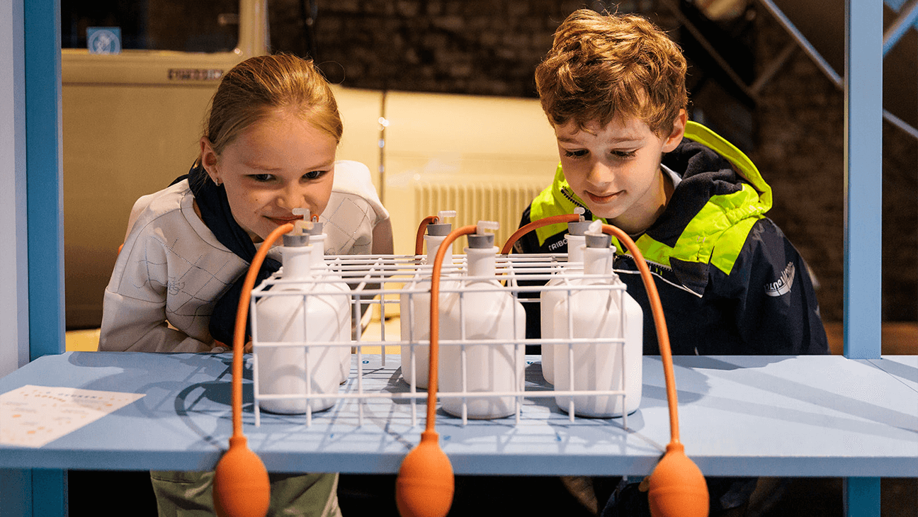 Kinderen in het bakkerijmuseum