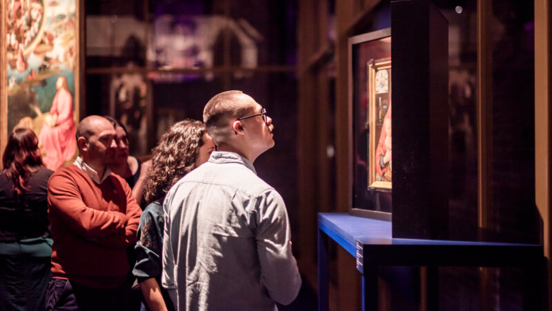 Bezoekers in Museum Sint-Janshospitaal