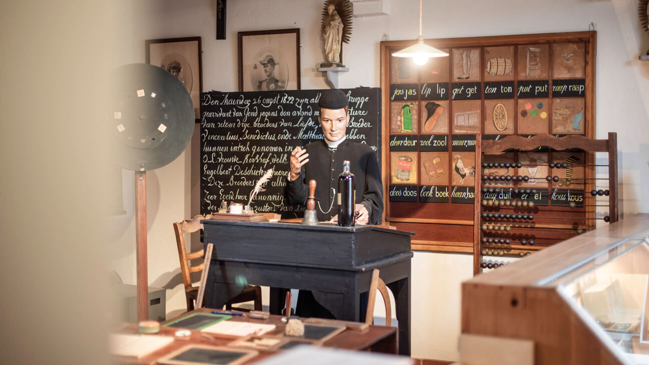 Oude schoolomgeving in het Volksmuseum Brugge