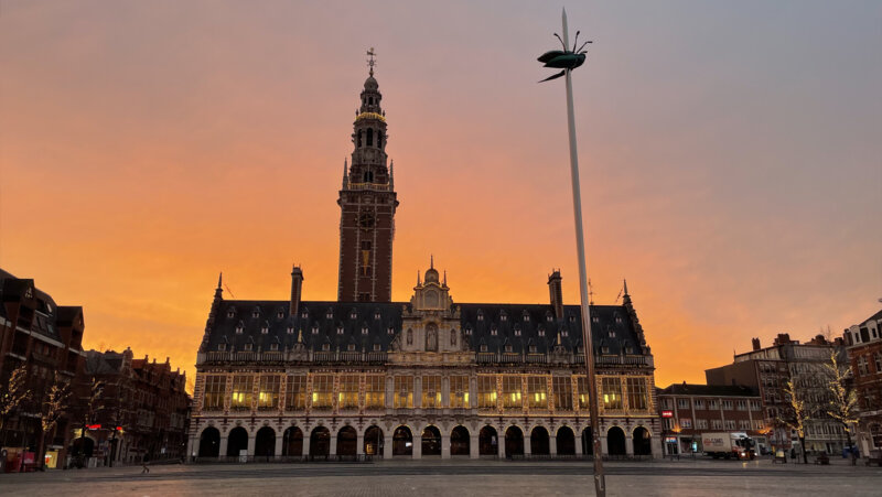 Gevel van de universiteitsbibliotheek van KU Leuven