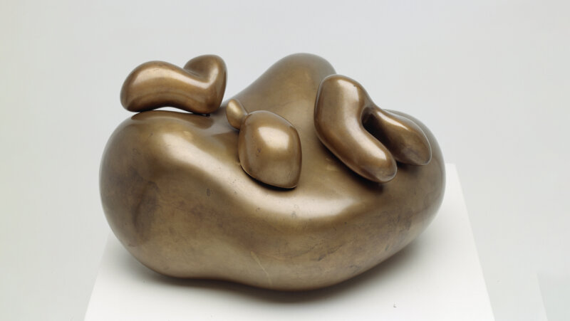 Hans/Jean Arp, Hoofd met drie onaangename objecten, (1933), brons (3/5, 1971), 23 x 34 x 30 cm. Stiftung Arp e.V., Berlin/Rolandswerth.