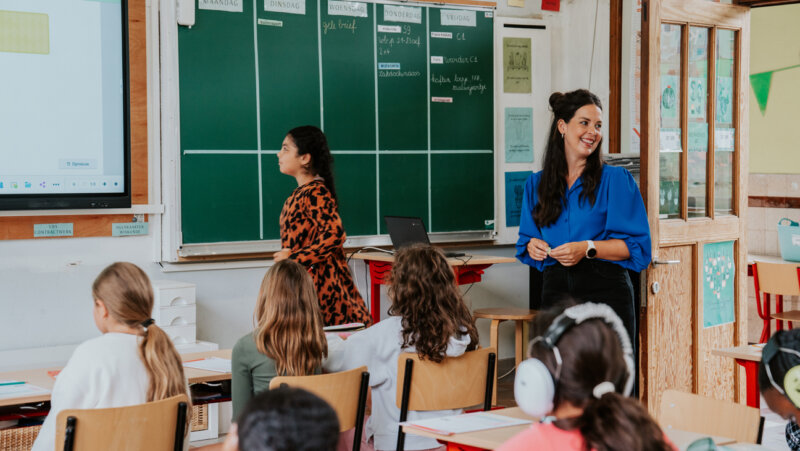 Leraar houdt motivatie in de lagere school hoog