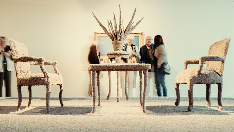 Bezoekers in een kamer op de expo 'Scentopia'