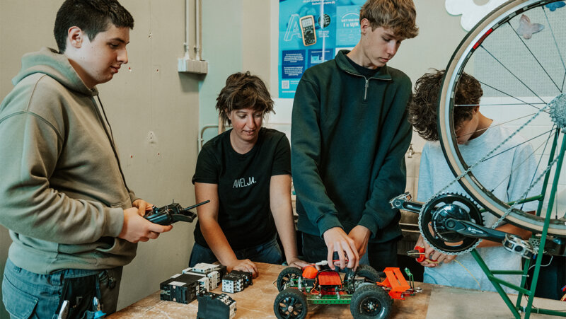 Leerlingen OV4 gemotiveerd aan het werk