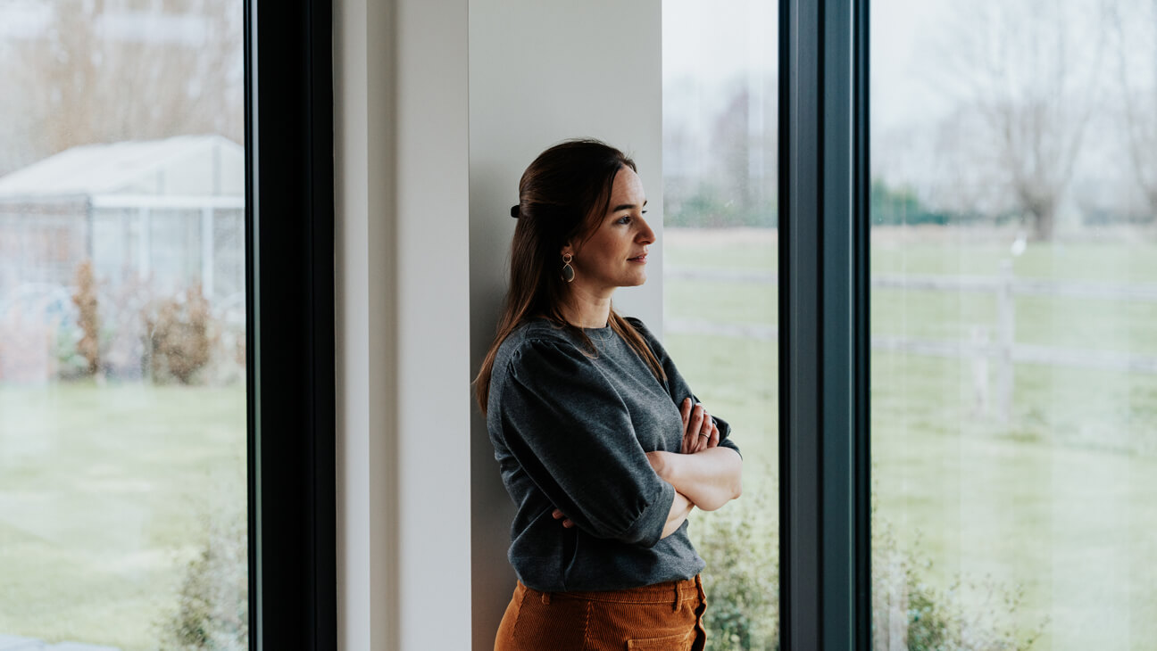 Portret van kinderpsycholoog Janne Vanhalst die onderzoek deed naar eenzaamheid