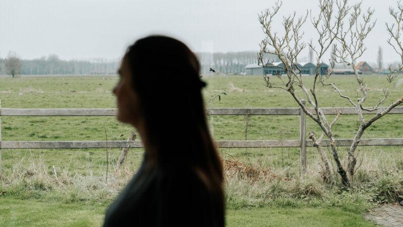 Portret van kinderpsycholoog Janne Vanhalst die onderzoek deed naar eenzaamheid