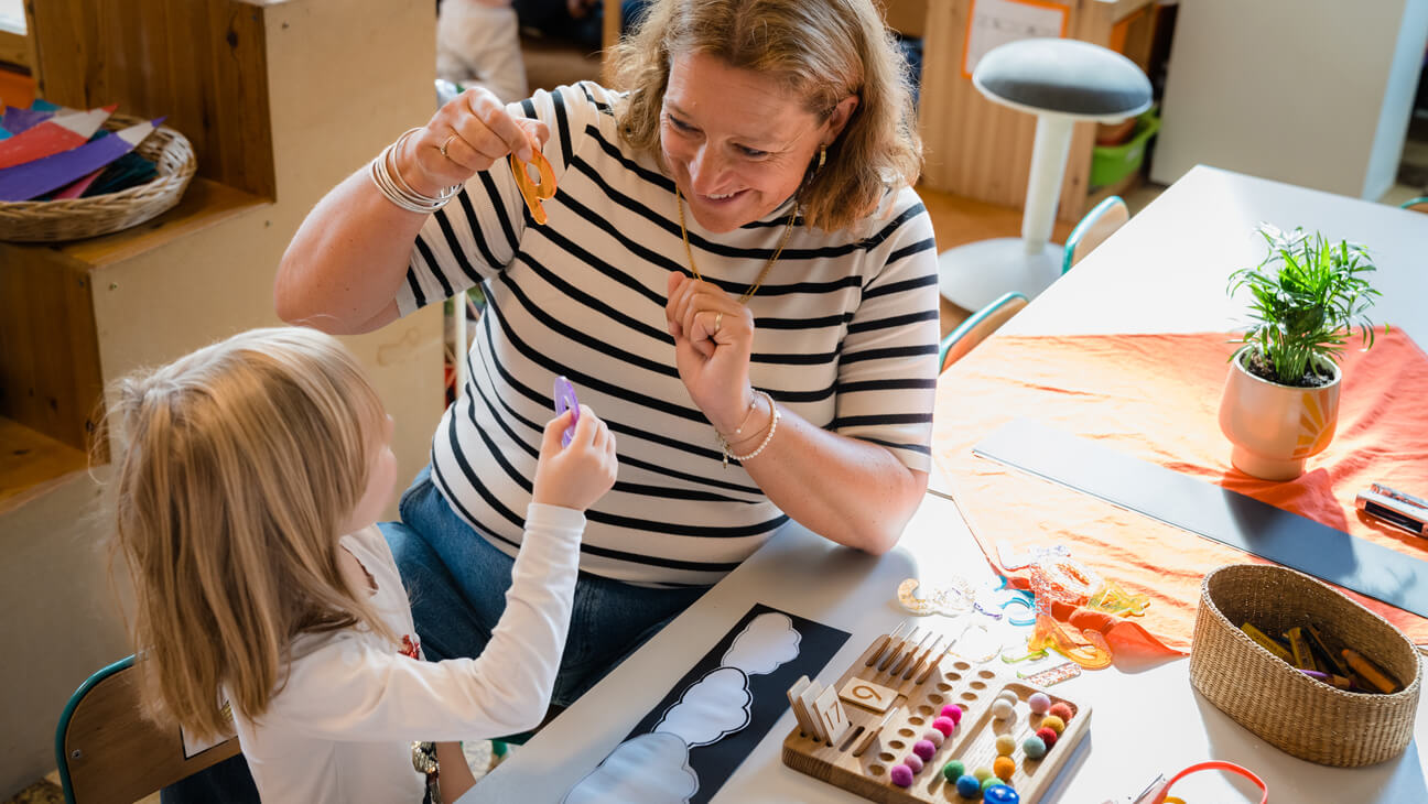 Kleuterleraar Sofie Schyvens verpakt leren als spel